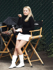 Margot Robbie sexy lingerie pics