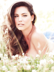 Kelly Brook goes completely nude