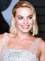 Margot Robbie oops nipples slips