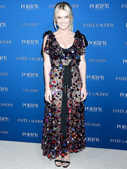 Actress Alice Eve shows sexy cleavage