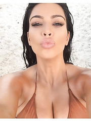 Kim Kardashian Selfie (2 Photos)