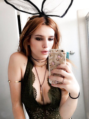 Bella Thorne Sexy (6 Photos + 5 Videos)