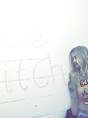 Rita Ora Braless (3 Photos)