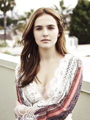 Zoey Deutch Cleavage (1 Photo)