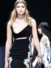 Gigi Hadid Boob Slip (14 Photos)