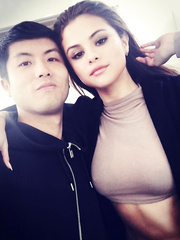 Selena Gomez Braless (1 New Photo)