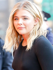 Chloe Grace Moretz Pokies (17 Photos)