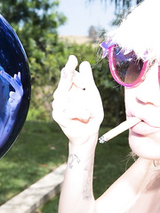 Miley Cyrus Topless (1 Instagram Photo)