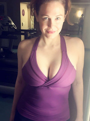 Maitland Ward Cleavage (4 Photos + 2 Videos)