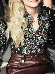 Chloë Grace Moretz Upskirt (2 Photos)