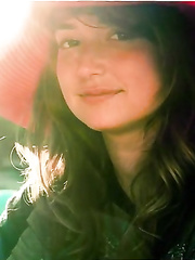 Milana Vayntrub Hot (6 Photos)