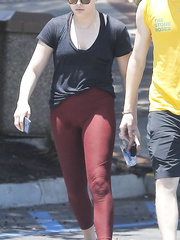 Chloe Moretz Camel Toe (9 Photos)