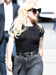 Lady Gaga Braless (14 New Photos)