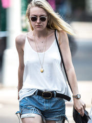 Dakota Fanning Braless (13 Photos)