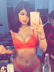 Kylie Jenner Sexy (2 Photos)