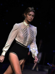 Gigi Hadid Braless (6 Photos)