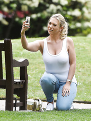 Frankie Essex Boobs (2 Photos)