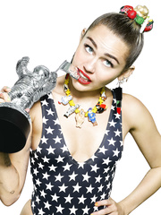 Miley Cyrus Sexy (6 Photos)