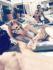 Bella Thorne Sexy (3 Hot Photos)