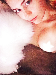 Miley Cyrus Topless (New Sexy Photo)