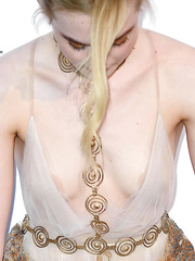 Elle Fanning Sexy (34 Photos)