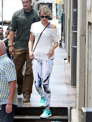 Taylor Swift Cameltoe (31 Photos)