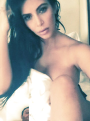 Kim Kardashian Sexy (4 New Photos)
