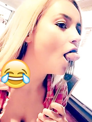 Melissa Reeves Cleavage (1 Photo)