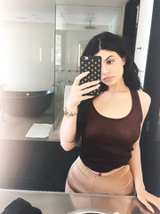 Kylie Jenner See Through (1 Photo)