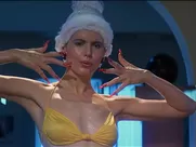 Geena Davis sexy – Earth Girls Are Easy (1989)