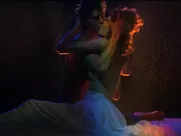 Geena Davis sexy – Earth Girls Are Easy (1989)