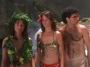 Carey Lowell sexy, Twiggy sexy – Club Paradise (1986)