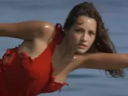 Kim Basinger sexy, Barbara Carrera sexy – Never Say Never Again (1983)