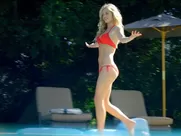 Samara Weaving, Bella Thorne bikini – The Babysitter (2017)