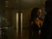 India de Beaufort sexy – Blood & Oil s01e06 (2015)