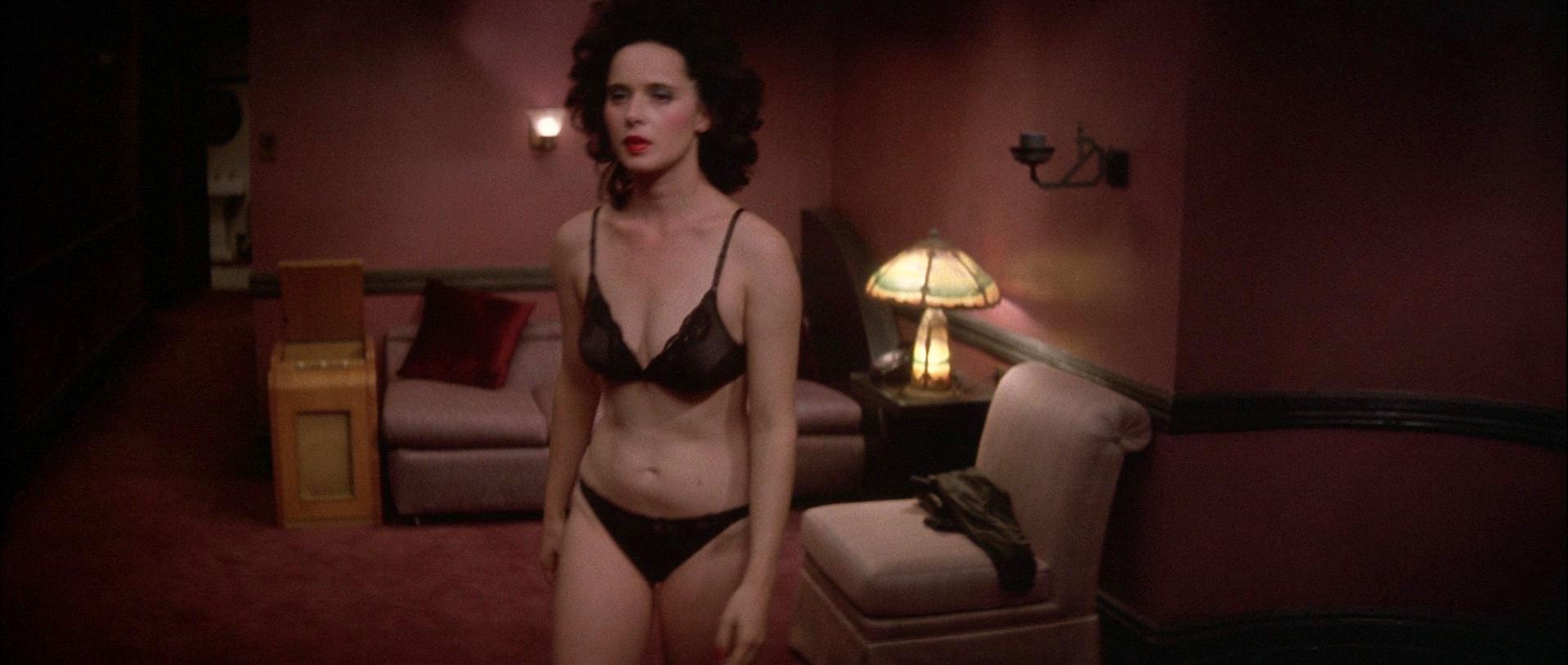 Isabella Rossellini Naked Blue Velvet 1986 Celebs Roulette Tube