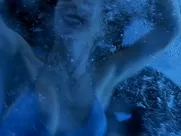 Jennifer Love Hewitt, Mia Cottet sexy – The Tuxedo (2002)