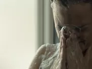 Amalie Lindegard Nude - Nyforelsket (2017)