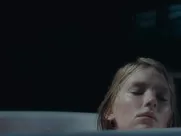 Haley Bennett, Emily Blunt naked - Girl On The Train (2016)