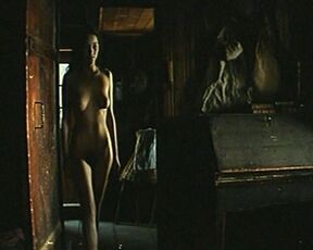 Marion Cotillard - La Guerre dans le Haut Pays (1998)