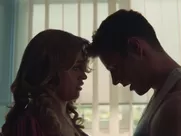 Aimee Lou Wood naked - Sex Education s01e01 (2019) sex mainstream cinema