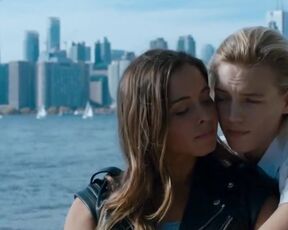 Natalie Krill, Erika Linder, Mayko Nguyen, Andrea Stefancikova Nude - Below Her 0 romantic sex scene