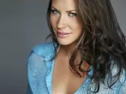 Popular actress Evangeline Lilly shows off what she has under clothes in hot pics best movie sex scenes