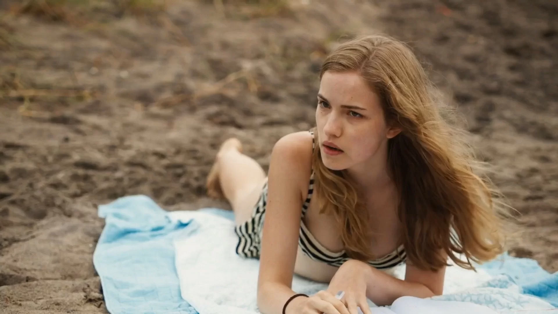 Willa Fitzgerald - Beach House (2018) - Celebs Roulette Tube