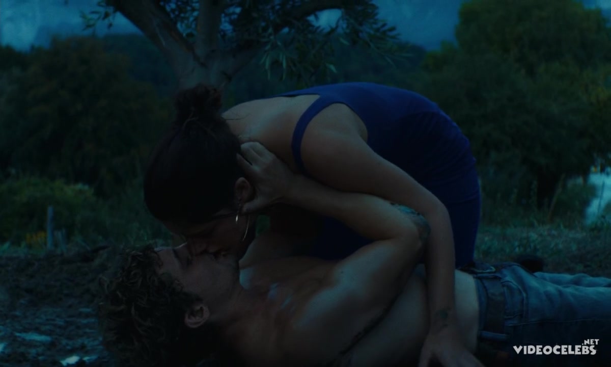 Revenir - Celebs Roulette Tube