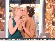 La miss météo perd sa robe en direct sur Canal +