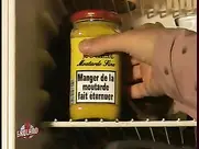 Groland nue - Toucher des seins fait bander