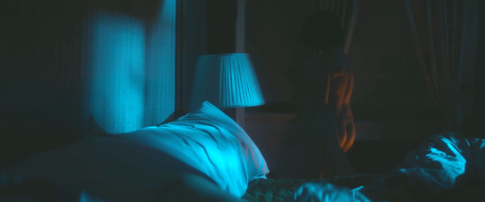 Gemma Arterton - The Critic (2023) - Celebs Roulette Tube