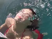 Jennifer Jason Leigh and Phoebe Cates topples