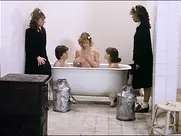 1st bath scene - Education Anglaise